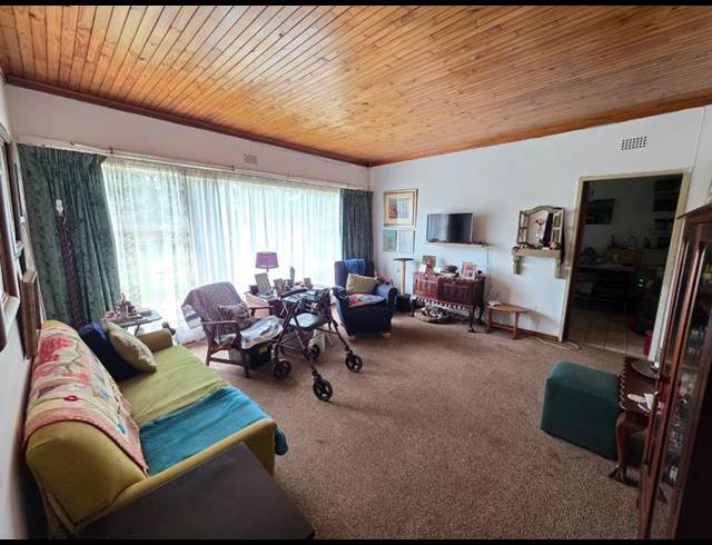 3 BEDROOM PROPERTY TO RENT IN GOLF PARK